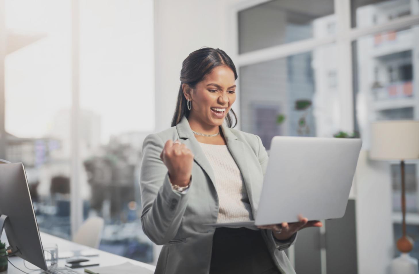 Workshop-Teilnehmer bei der Arbeit an praktischen Aufgaben